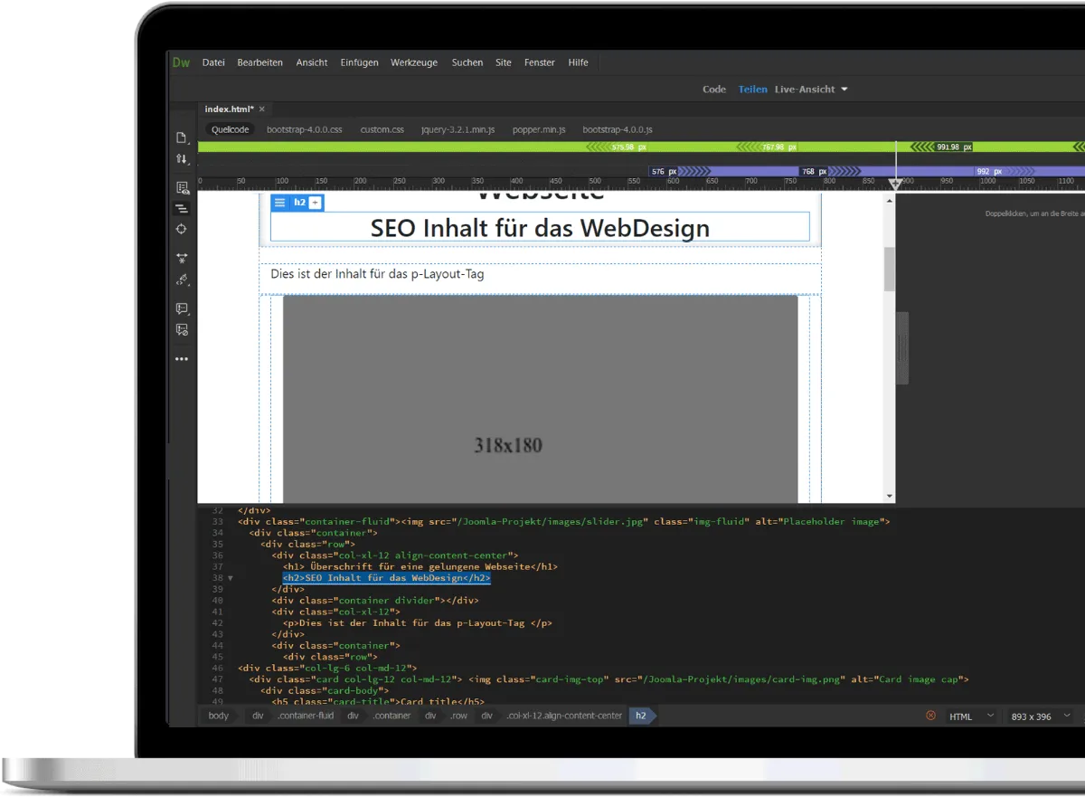 Laptop mit Code-Editor während der Programmierung einer Webseite